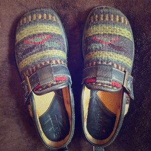 BORN WOVEN HANDCRAFTED SHOES EXCELLENT CONDITION